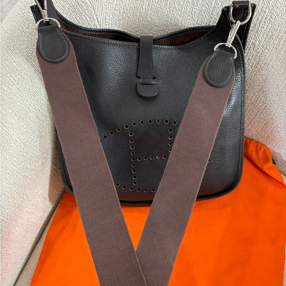 Authentic HERMES EVELYNE GM 1 Taurillon Cafe crossbody - Picture 14 of 16